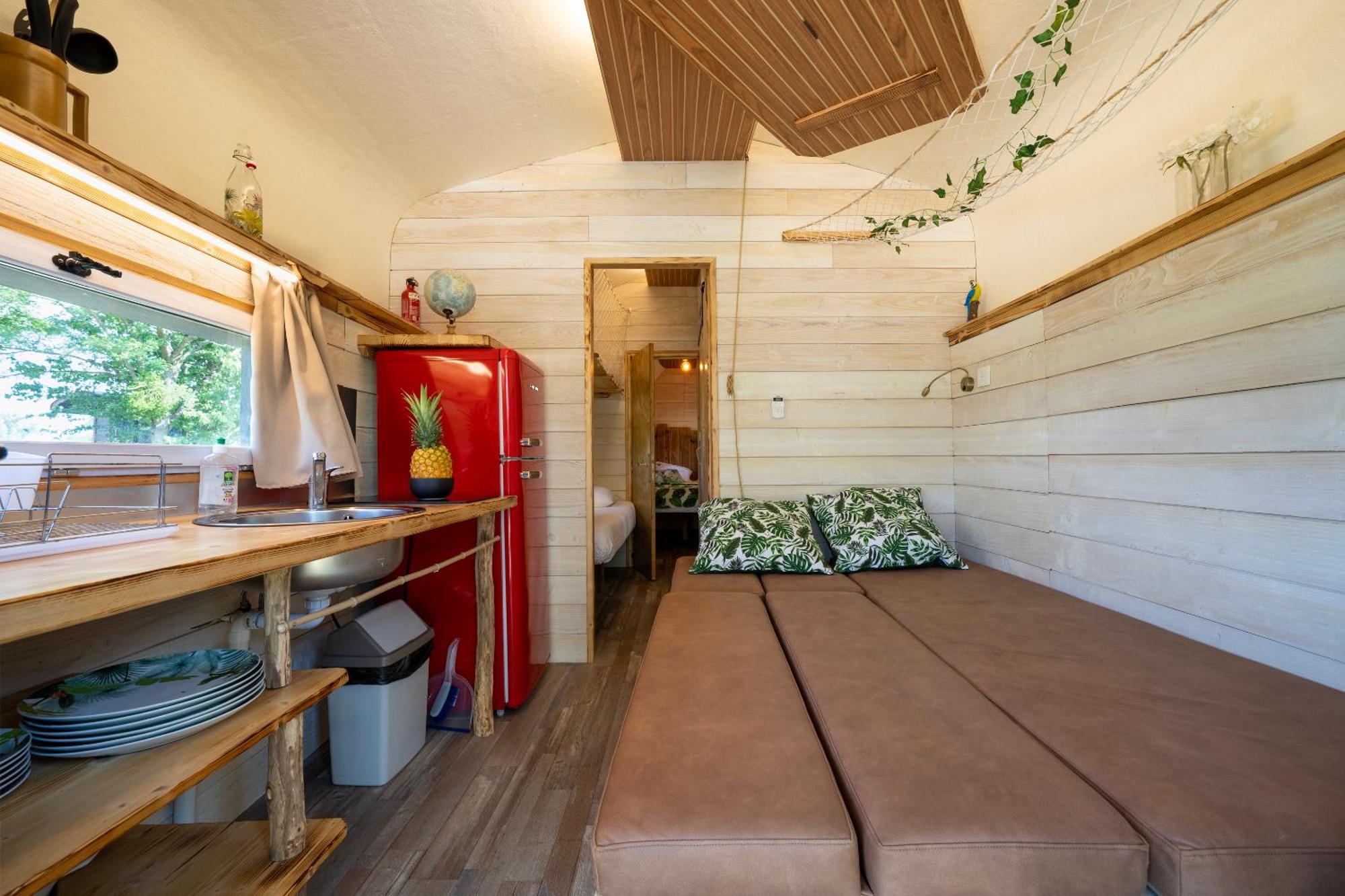 Village Toue Du Domaine Des Demoiselles Chassenard Room photo